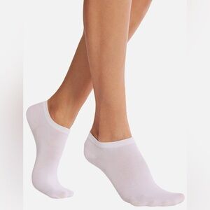 Wolford NWT Sneaker Cotton Ankle Socks - White in size Small (5-7.5 shoe size)